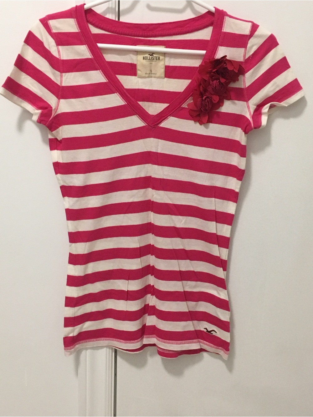Preowned Hollister Striped Hot Pink Tee Shirt With Flower Size Small Women's